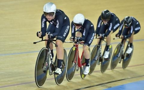 Youthful team pursuit advance, Mudgway earns bronze