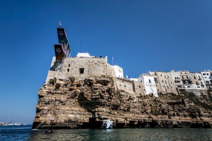 Red Bull Cliff Diving World Series 2017: Local hero Alessandro de Rose and Australian's Champion from 2016 win 3rd stop in Polignano a Mare, Italy
