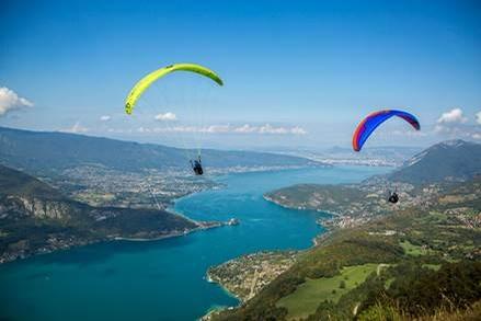Breathtaking view and outstanding athletes at FAI World Paragliding Aerobatic Championships