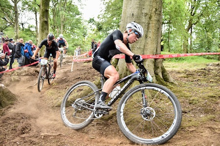 Anton Cooper leads Sam Gaze at the Commonwealth Games mountain bike race in Glasgow. Credit: Guy Swarbrook/Cycling New Zealand.